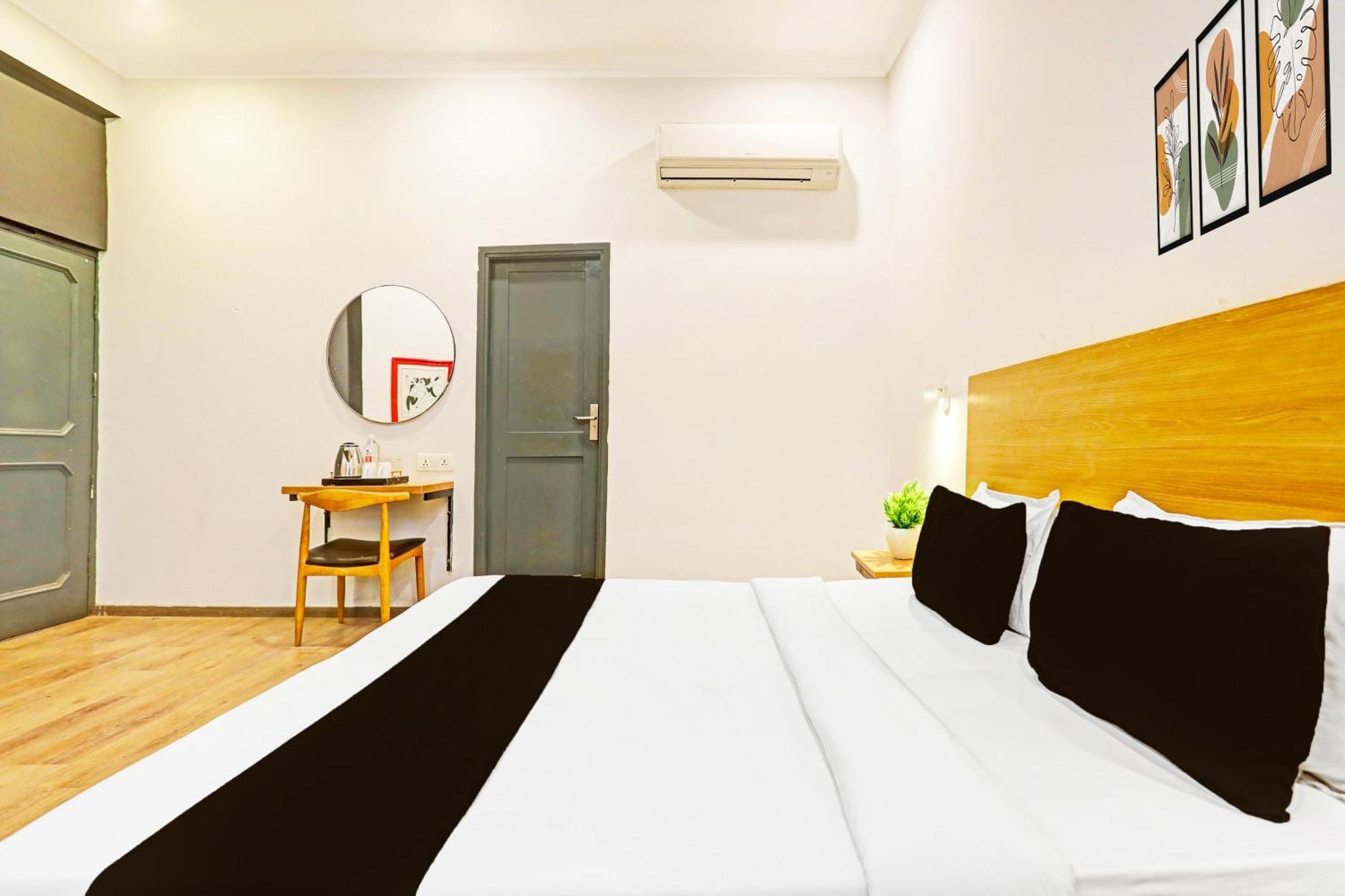 Super Townhouse Vijay Khand Gomti Nagar 러크나우 외부 사진