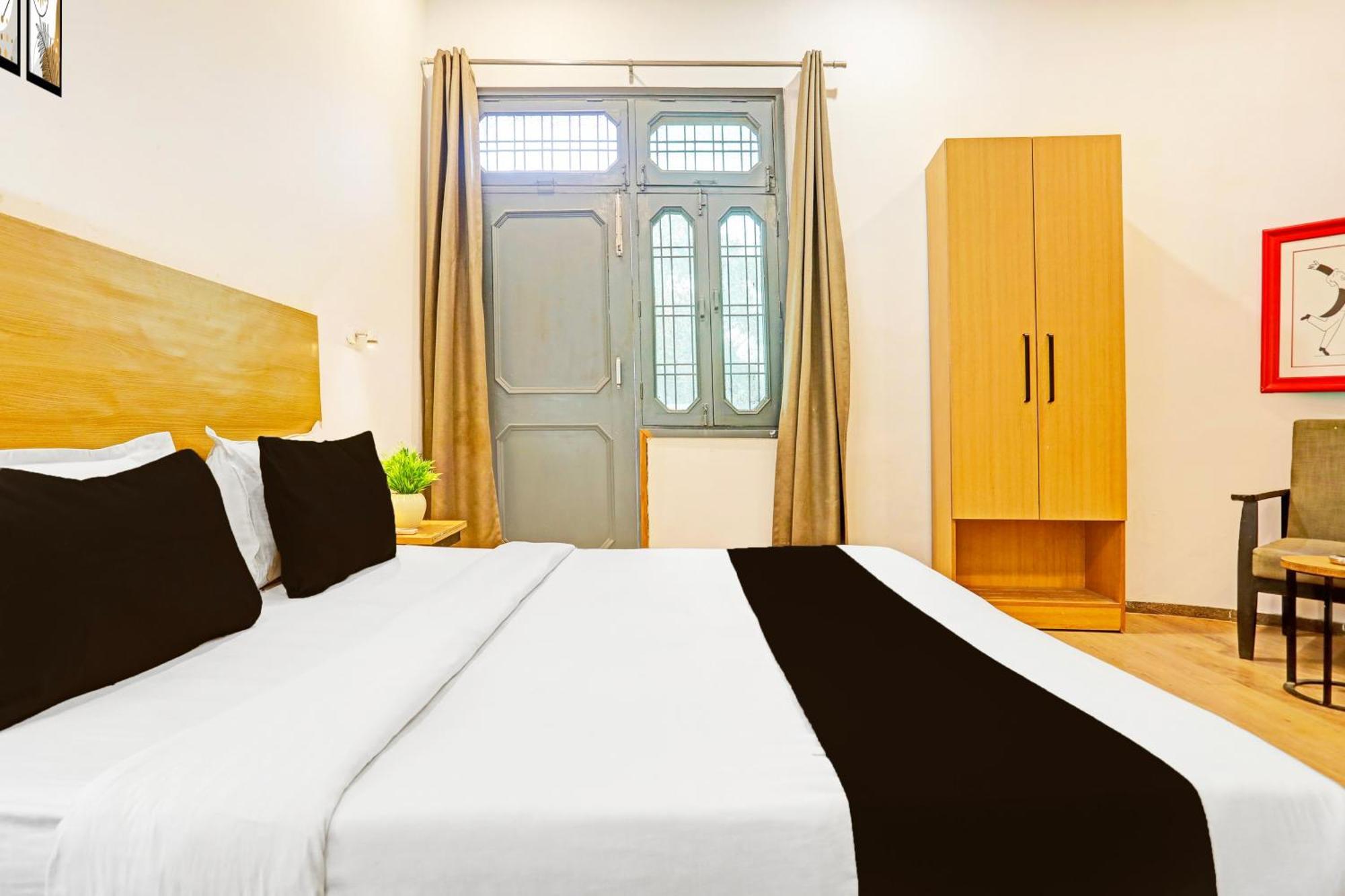 Super Townhouse Vijay Khand Gomti Nagar 러크나우 외부 사진